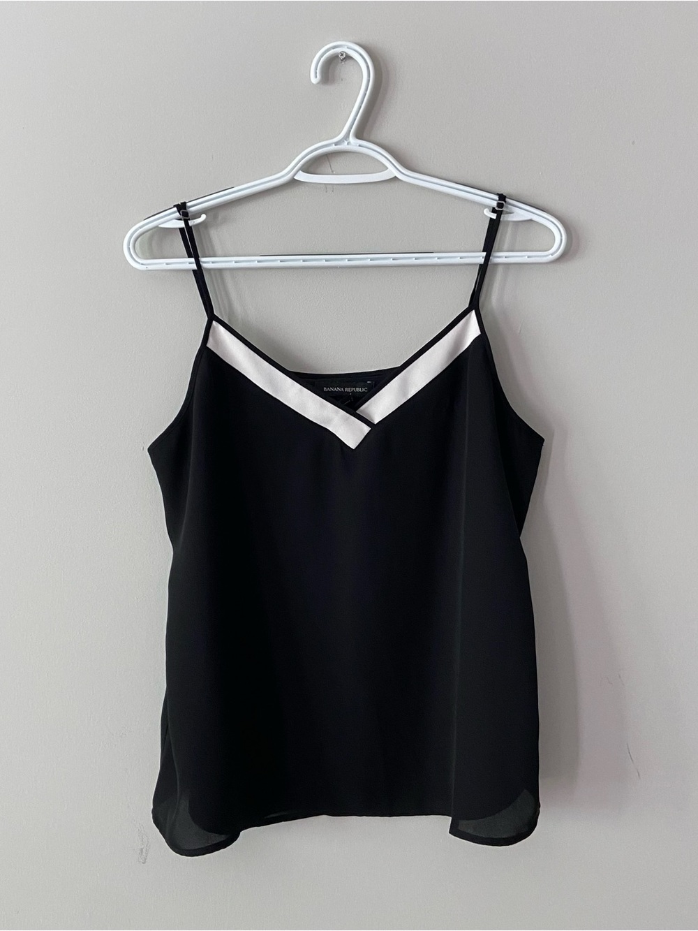 Banana Republic Black Spaghetti Strap V neck Tank Top | Summer Tops